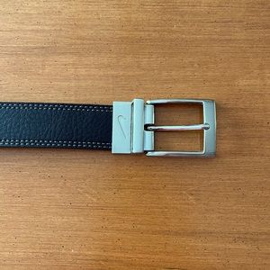 Mens size 36 Nike reversible black/brown golf belt